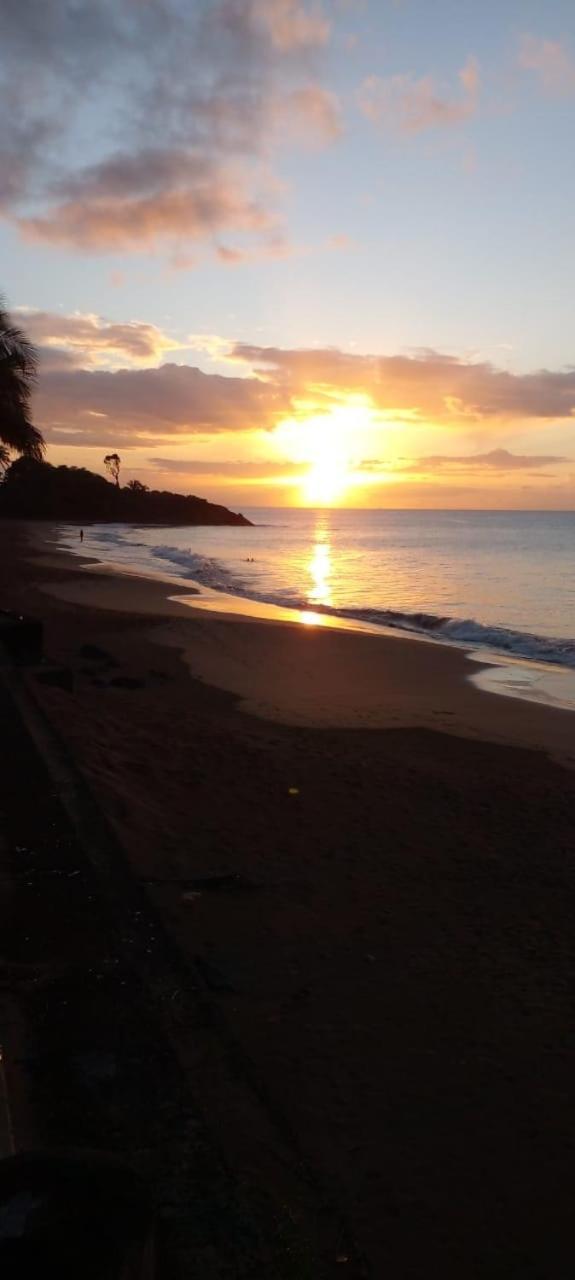 Au Coucher Du Soleil Deshaies Exteriör bild